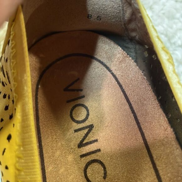 Vionic Womens Yellow Laser Cut Leather Ballet Flats Sz 8.5 - Picture 6 of 9
